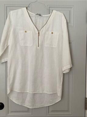 Ellen Tracy White V-Neck Tunic with Gold Zip Accents